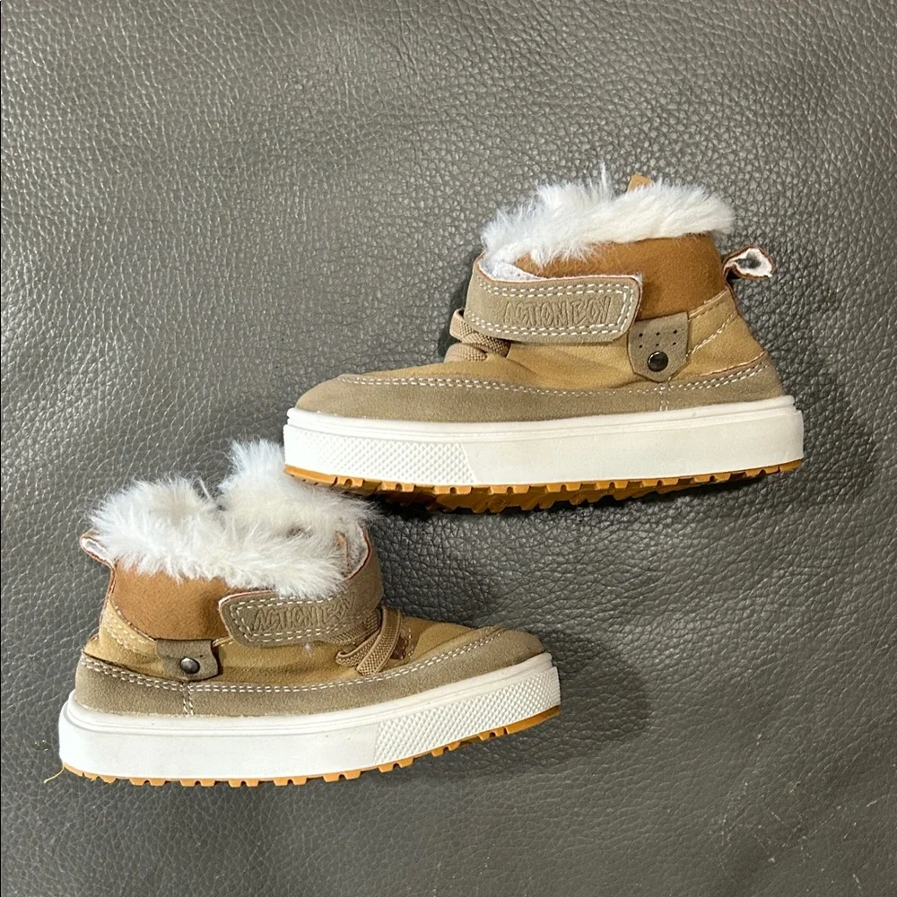 Action Boy Camel colored Baby Boots with Faux Fur Lining, size 6 - Picture 5 of 5